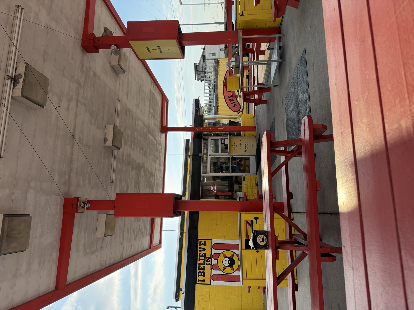Covered patio and picnic tables at Daddy's Dogs, Nashville